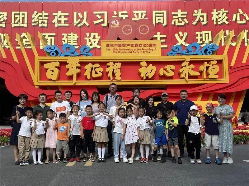 救援男孩与狗